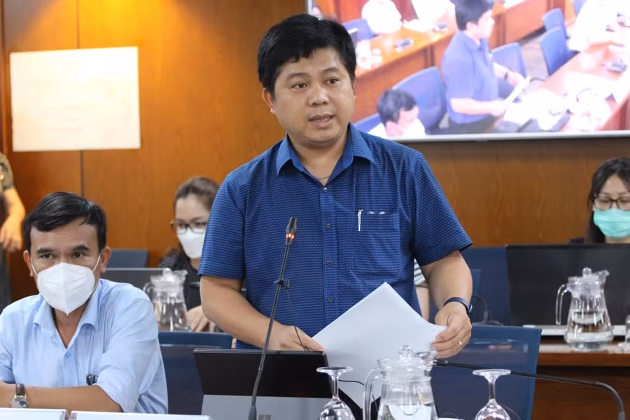 Ông Hồ Tấn Minh thông tin tại buổi họp báo.