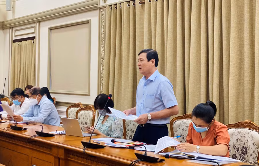 Bác sĩ Nguyễn Hữu Hưng, Phó giám đốc Sở Y tế Thành phố Hồ Chí Minh chia sẻ tại cuộc họp.