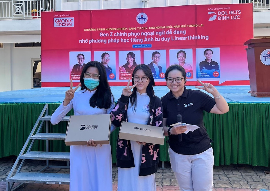 Phần quà đặc biệt DOL English dành tặng các bạn học sinh.