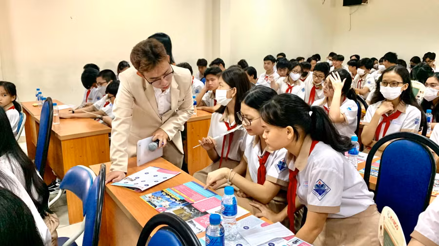 Trường THCS Lương Định Của (TP Thủ Đức) phối hợp tổ chức tư vấn tuyển sinh, hướng nghiệp cho học sinh trong trường.