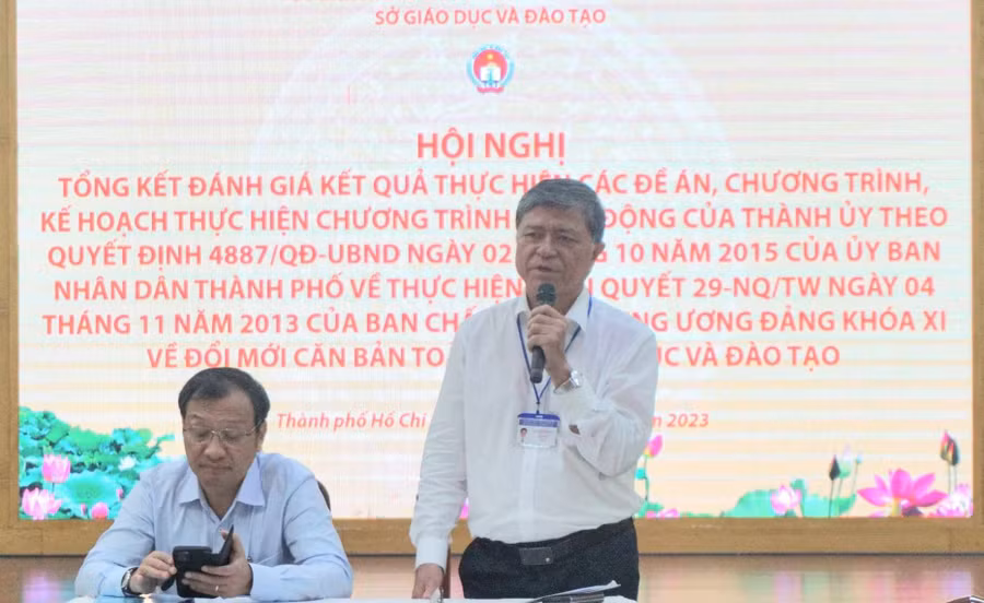 Ông Nguyễn Văn Hiếu phát biểu tại hội nghị.