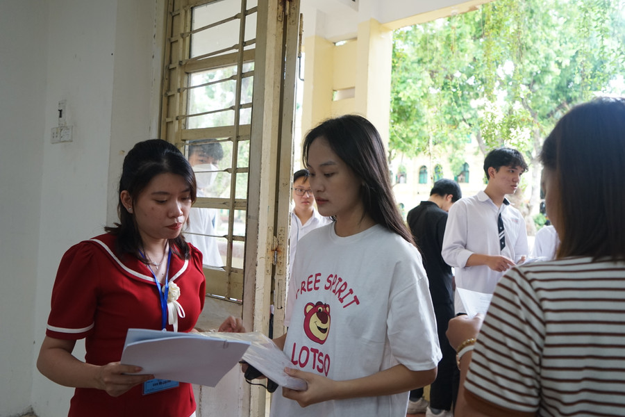 Công tác kiểm tra danh sách thí sinh dự thi được thực hiện nghiêm túc. Công tác kiểm tra danh sách thí sinh dự thi được thực hiện nghiêm túc.