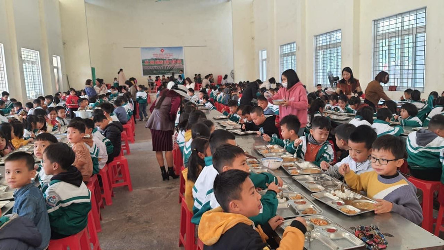 Phòng GD&amp;ĐT Thành phố Hà Tĩnh tổ chức kiểm tra bếp ăn bán trú tại các trường học trên địa bàn.