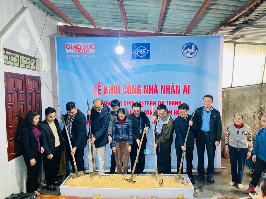 Chính quyền địa phương, báo GD&TĐ cùng các nhà tài trợ khởi công xây dựng nhà chị Trần Thị Thanh. Chính quyền địa phương, báo GD&TĐ cùng các nhà tài trợ khởi công xây dựng nhà chị Trần Thị Thanh.