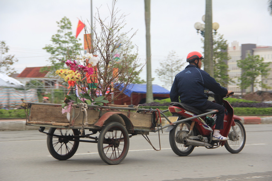 Nhiều shipper phải bù tiền nếu quá trình vận chuyển bị đổ vỡ hoặc hư hỏng. (Ảnh: Phương Hồ). Nhiều shipper phải bù tiền nếu quá trình vận chuyển bị đổ vỡ hoặc hư hỏng. (Ảnh: Phương Hồ).