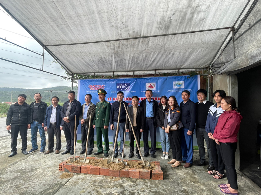 Đây cũng là những căn nhà đầu tiên trong năm 2023 do Văn phòng Báo Giáo dục và Thời đại Khu vực Miền Trung – Tây Nguyên phối hợp với các nhà tài trợ xây dựng cho học sinh có hoàn cảnh đặc biệt khó khăn tại tỉnh Hà Tĩnh. Đây cũng là những căn nhà đầu tiên trong năm 2023 do Văn phòng Báo Giáo dục và Thời đại Khu vực Miền Trung – Tây Nguyên phối hợp với các nhà tài trợ xây dựng cho học sinh có hoàn cảnh đặc biệt khó khăn tại tỉnh Hà Tĩnh.