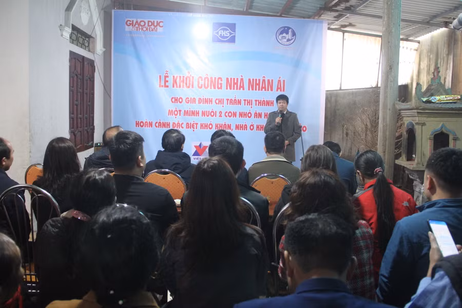 Gia đình chị Thanh thuộc đối tượng hộ nghèo, của xã. Bản thân chị thường xuyên đau ốm đang phải cáng đáng nuôi các con ăn học.