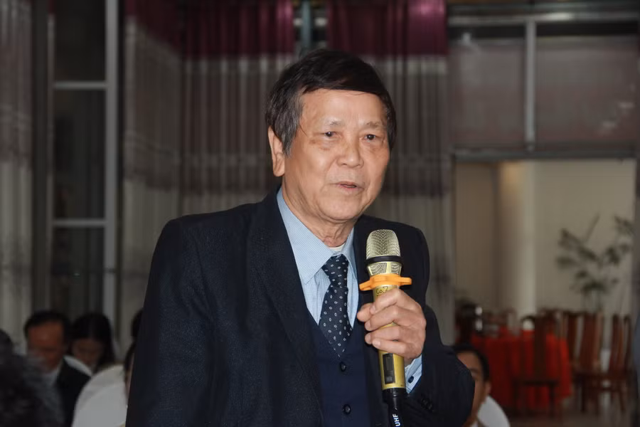 Đại diện Hội Khuyến học Can Lộc phát biểu tham luận tại Hội nghị.