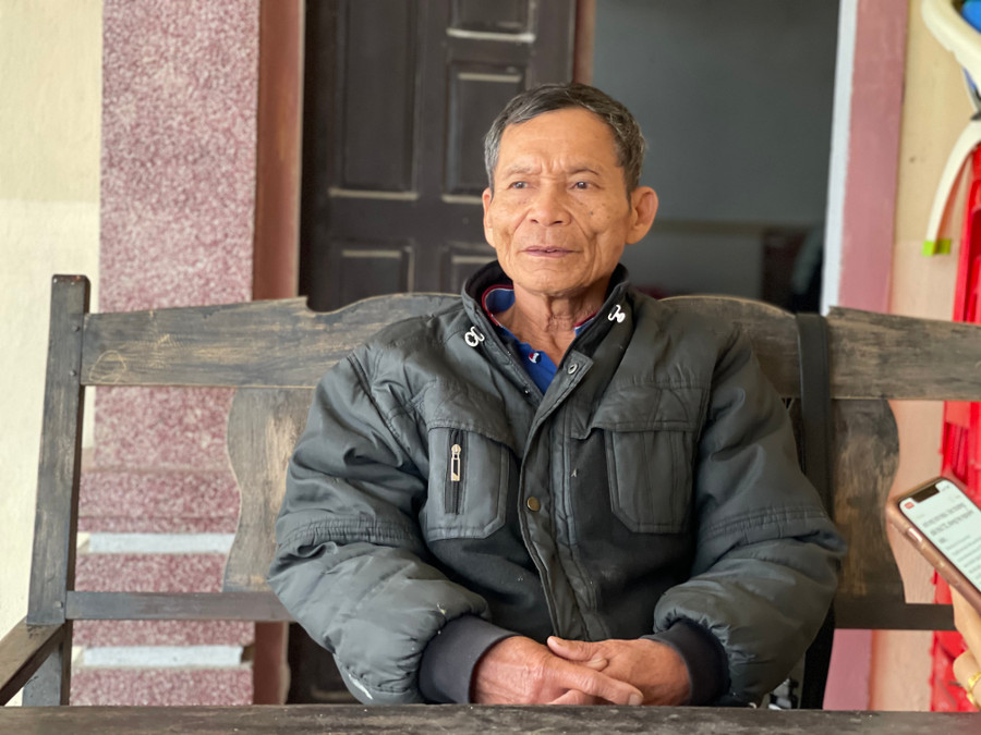 Nguyễn Văn Tân (69 tuổi) - hậu duệ đời thứ 12 của dòng họ Nguyễn Văn, chịu trách nhiệm trông coi, quản lý đền thờ Nguyễn Văn Giai và nhiều sắc phong của dòng họ.