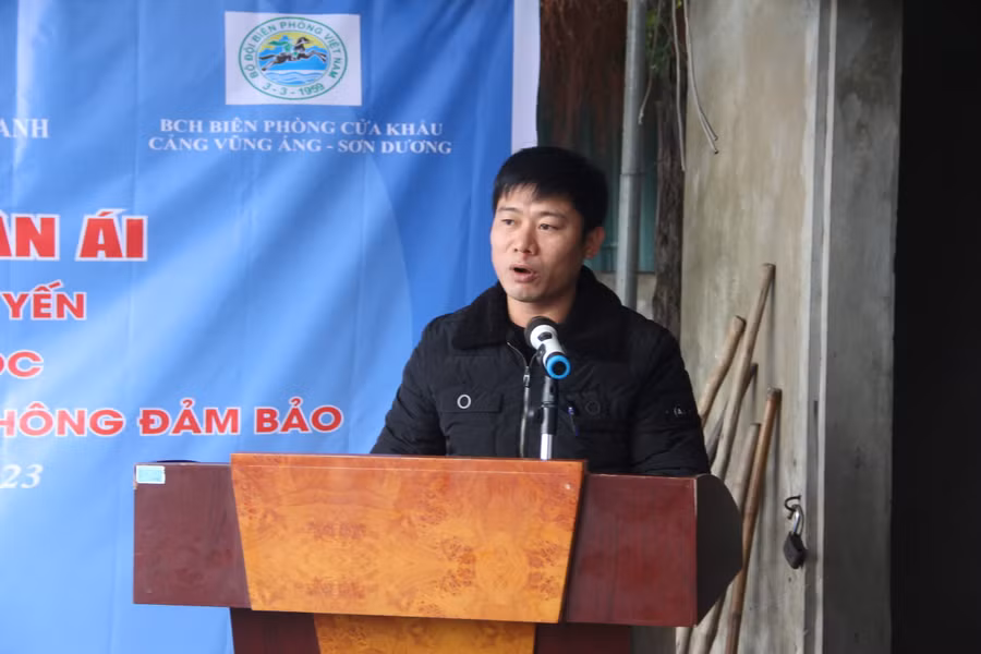 Ông Nguyễn Ngọc Tiến, Phó Chủ tịch UBND xã Kỳ Nam, bày tỏ lời cám ơn đến báo GD&amp;TĐ,các cấp chính quyền, nhà tài trợ đã đồng hành cùng địa phương trong hoạt động an sinh xã hội.