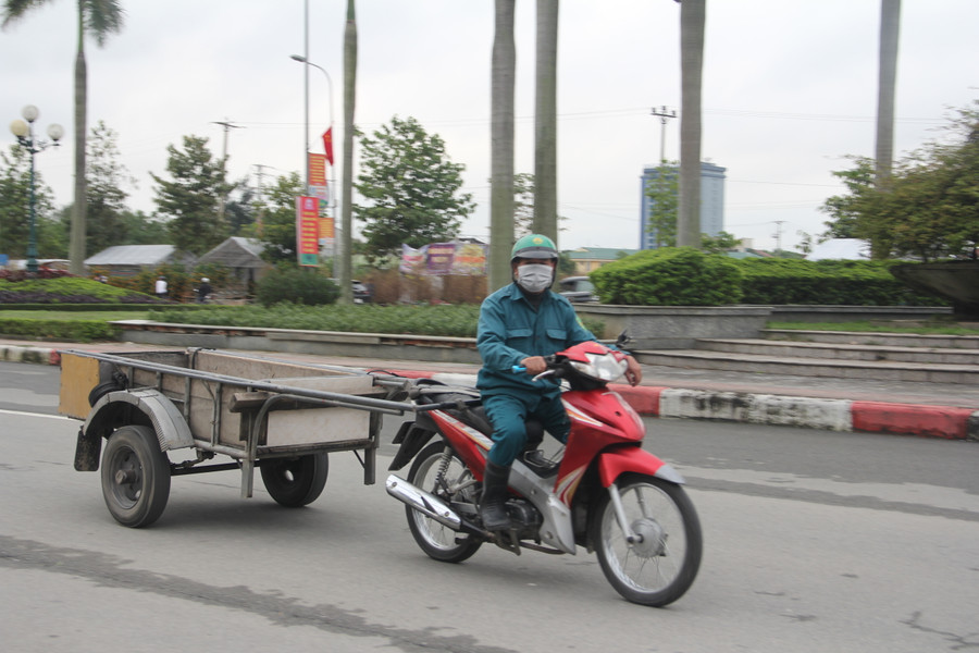 Sức mua giảm, dịch vụ "chở Tết về nhà" cũng vắng khách những ngày giáp Tết. (Ảnh: Phương Hồ). Sức mua giảm, dịch vụ "chở Tết về nhà" cũng vắng khách những ngày giáp Tết. (Ảnh: Phương Hồ).