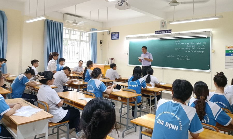 Thí sinh tại điểm thi Trường THCS Đống Đa (Bình Thạnh) tại buổi làm quy chế.