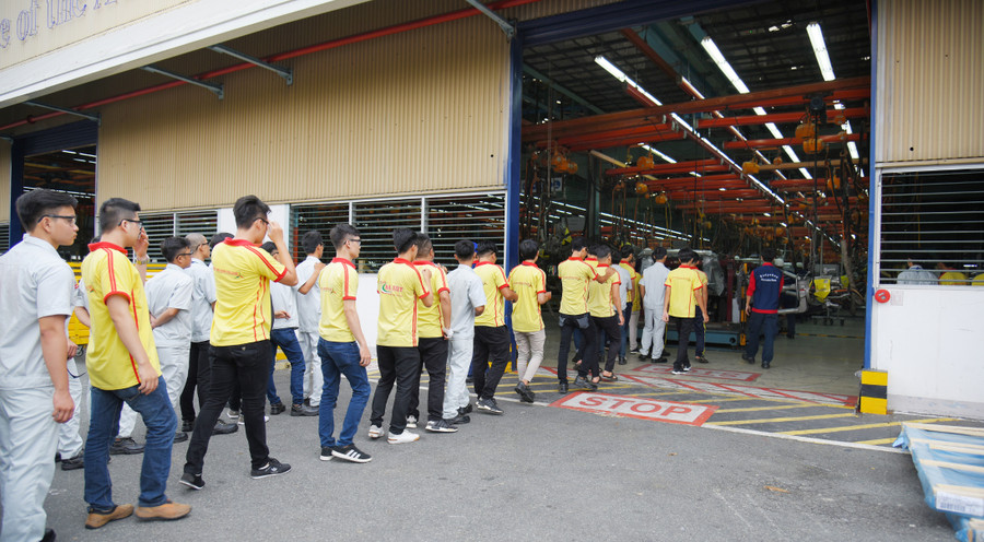 Sinh viên tham quan thực tế tại doanh nghiệp. Sinh viên tham quan thực tế tại doanh nghiệp.