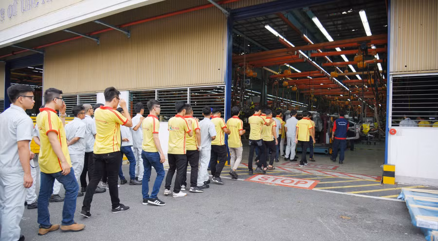 Sinh viên tham quan thực tế tại doanh nghiệp.