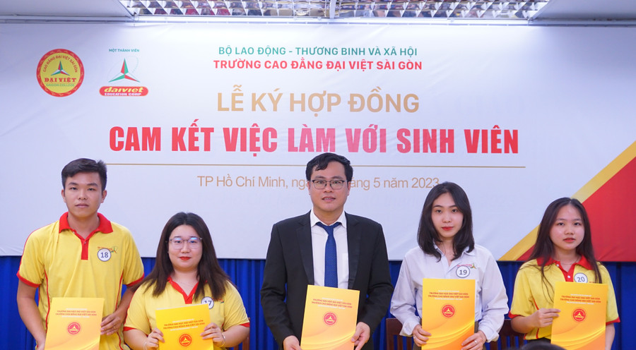 Trường Cao đẳng Đại Việt Sài Gòn cam kết việc làm với sinh viên.