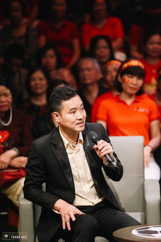 Hồng Sơn cho biết anh giữ được phom dáng nhờ tập luyện liên tục Gặp gỡ Hồng Sơn ở Quán Thanh Xuân, tiết lộ cuộc sống hiện tại ở tuổi 51 của nam danh thủ ảnh 4