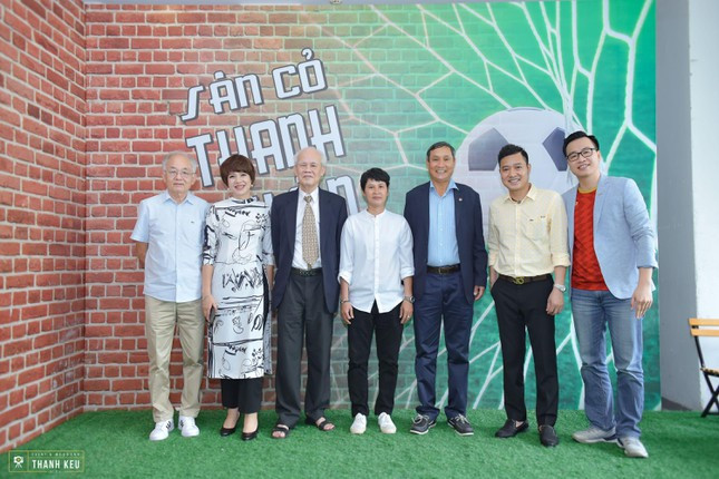 Hồng Sơn và thầy Mai Đức Chung, cầu thủ Lưu Ngọc Mai. Gặp gỡ Hồng Sơn ở Quán Thanh Xuân, tiết lộ cuộc sống hiện tại ở tuổi 51 của nam danh thủ ảnh 2