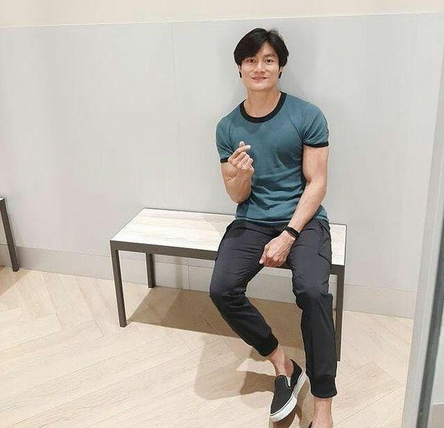 Chàng trai bán cơm bất ngờ nổi tiếng vì giống Lee Min Ho ảnh 3 Chàng trai bán cơm bất ngờ nổi tiếng vì giống Lee Min Ho ảnh 3