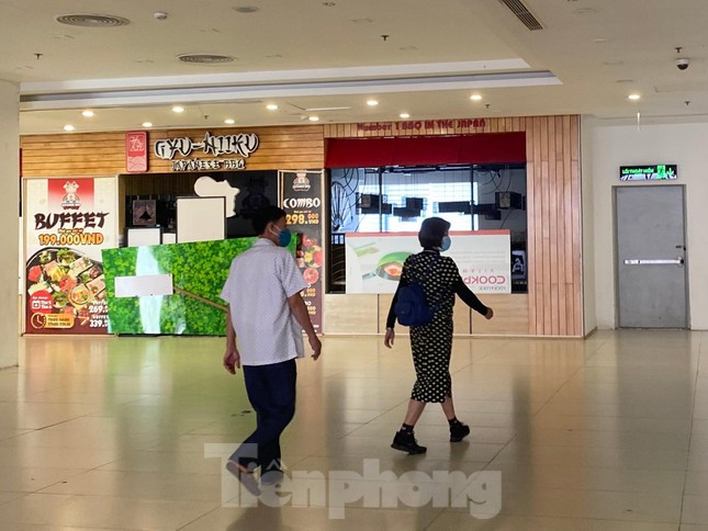 Mặt bằng trung tâm thương mại ế ẩm, bỏ không hàng loạt ảnh 11