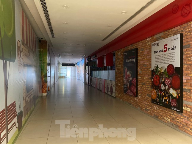 Mặt bằng trung tâm thương mại ế ẩm, bỏ không hàng loạt ảnh 1