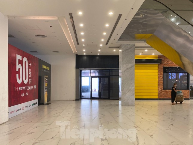 Mặt bằng trung tâm thương mại ế ẩm, bỏ không hàng loạt ảnh 2