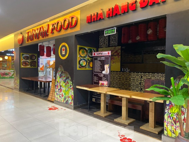 Mặt bằng trung tâm thương mại ế ẩm, bỏ không hàng loạt ảnh 8