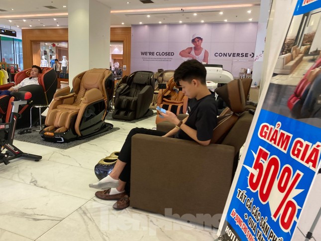 Mặt bằng trung tâm thương mại ế ẩm, bỏ không hàng loạt ảnh 10