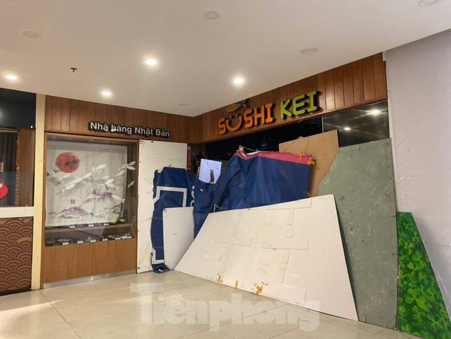 Mặt bằng trung tâm thương mại ế ẩm, bỏ không hàng loạt ảnh 5