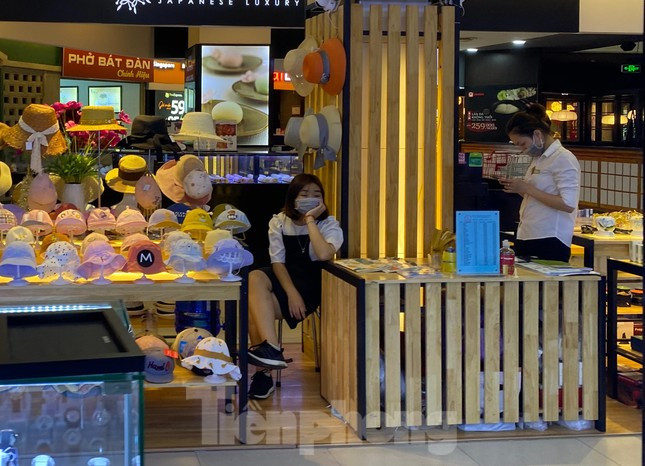 Mặt bằng trung tâm thương mại ế ẩm, bỏ không hàng loạt ảnh 9