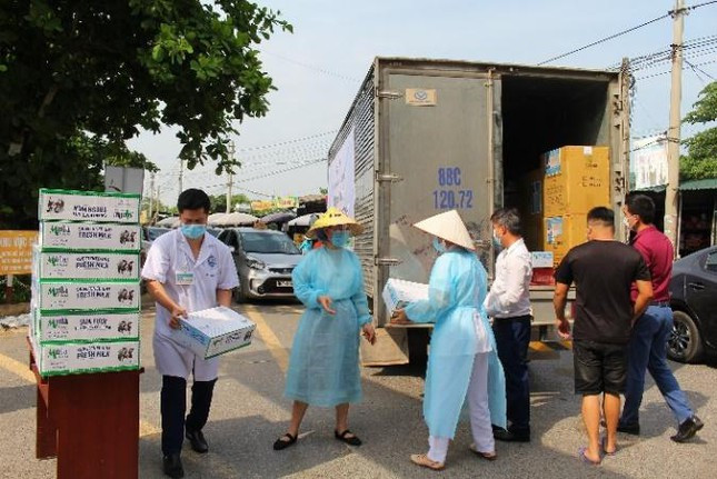 Mộc Châu Milk trao tặng hơn 50.000 sản phẩm tới người dân, lực lượng tuyến đầu chống dịch Covid-19 ảnh 3 Mộc Châu Milk hỗ trợ hơn 50.000 sản phẩm sữa cho lực lượng tuyến đầu chống dịch Covid-19 ảnh 3