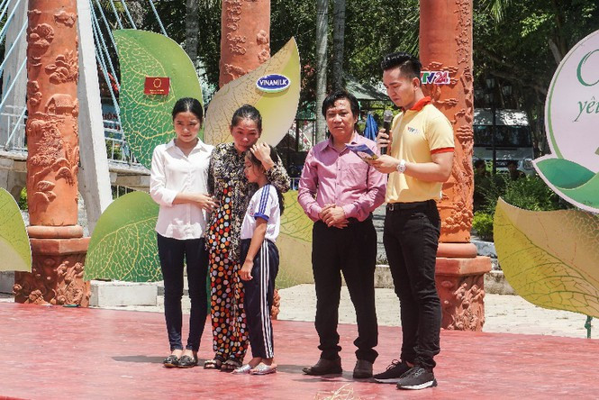 Vinamilk đồng hành cùng Cặp lá yêu thương:Trao cơ hội đi học, cho cơ hội đổi đời ảnh 2 Vinamilk đồng hành cùng Cặp lá yêu thương ‘Trao cơ hội đi học, cho cơ hội đổi đời’ - ảnh 1