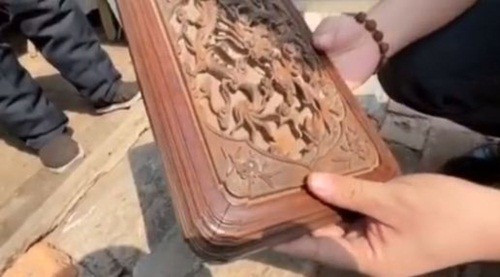 Đường cùng phải bán của hồi môn, cụ bà hốt hoảng với số tiền nhận được ảnh 3 Ứa nước mắt bán của hồi môn giá rẻ, cụ bà không ngờ mình sở hữu đồ cổ quý hiếm - ảnh 2