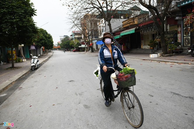 Ngày đầu cách ly xã hội nghiêm ngặt tại Hải Dương - ảnh 2