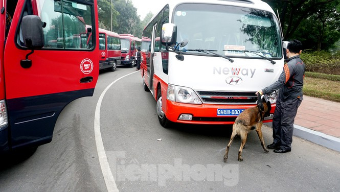 Cảnh khuyển tham gia rà soát xe phục vụ Đại hội XIII ảnh 2 Cảnh khuyển tham gia rà soát xe phục vụ Đại hội - ảnh 2