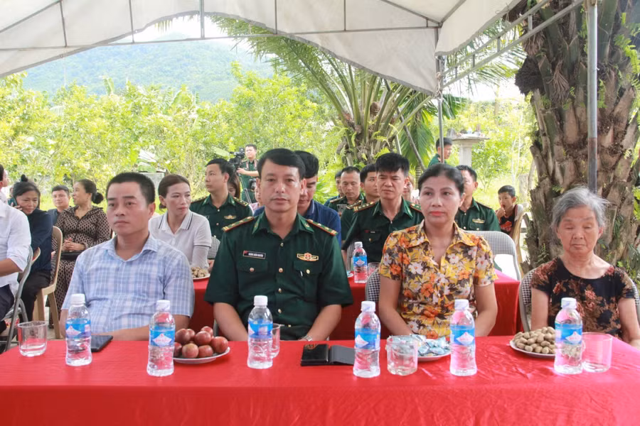 Báo GD&TĐ bàn giao nhà nhân ái tại vùng biên giới Hà Tĩnh ảnh 1