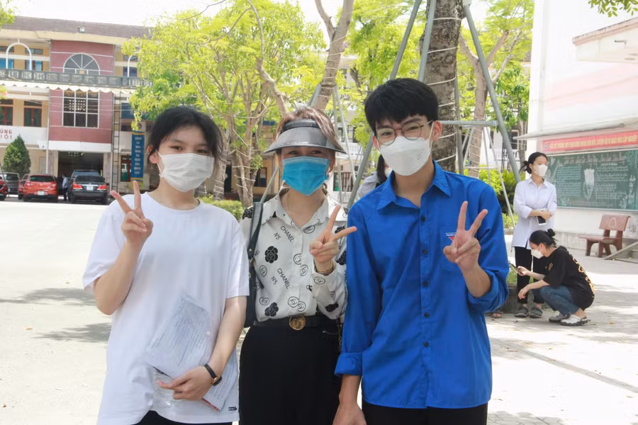 Niêm vui khi biết các sĩ tử hoàn thành tốt bài thi.