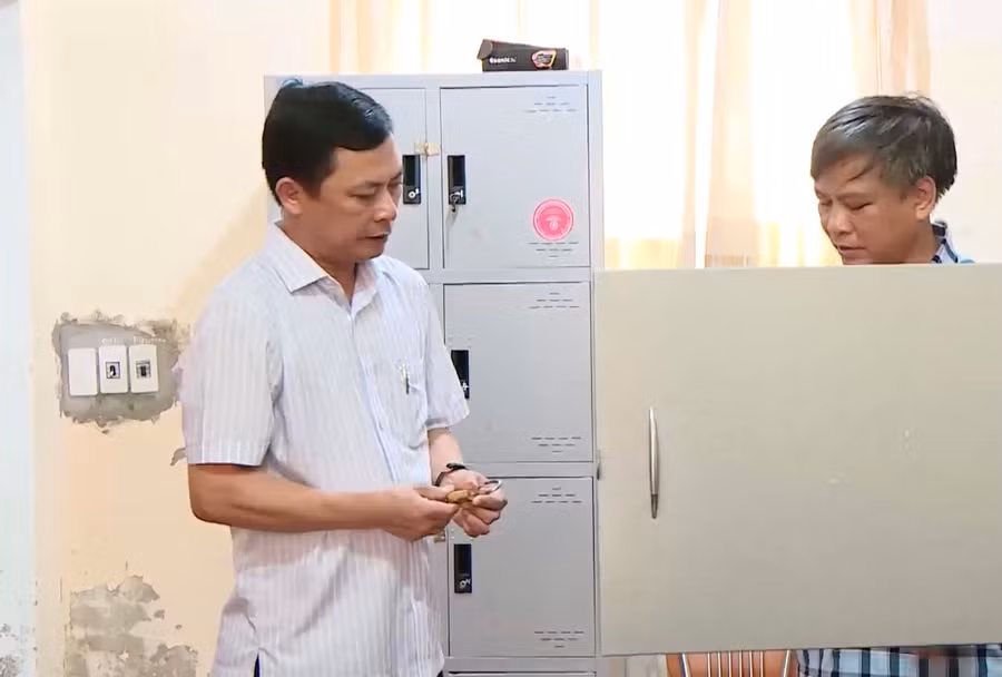 Phó Chủ tịch UBND tỉnh Hà Tĩnh Lê Ngọc Châu kiểm tra công tác chuẩn bị kỳ thi lớp 10 THPT tại các điểm thi.