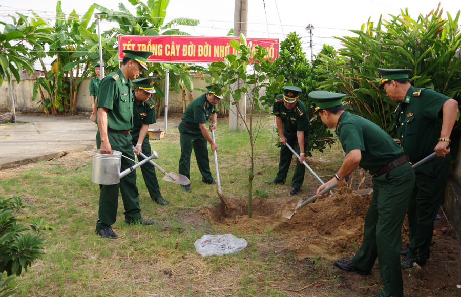 Cán bộ Hải đoàn Biên phòng 18 tổ chức Tết trồng cây năm 2023.