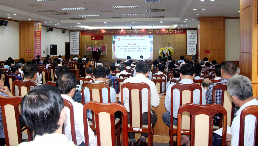 Toàn cảnh hội nghị. Toàn cảnh hội nghị.