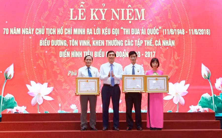 Cô giáo Nguyễn Thị Thanh Thủy – Giáo viên trường THPT Chuyên Hùng Vương vinh dự được nhận danh hiệu Nhà giáo ưu tú năm 2017 (ảnh NVCC).