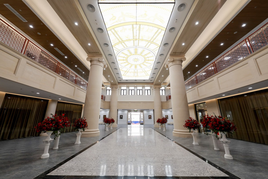 Toàn bộ giảng đường, phòng học được thiết kế với tính linh hoạt, tương tác cao; áp dụng những công nghệ hiện đại nhất để phục vụ cho các kỹ thuật giảng dạy tiên tiến được áp dụng tại VinUni, như TBL (học theo nhóm), PBL (học theo dự án), ABL (học trên hành động), học giả lập và thực hành mô phỏng…