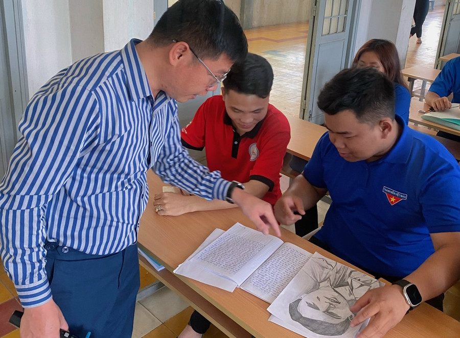 Thầy Tuyển luôn được sinh viên tin yêu, quý mến.