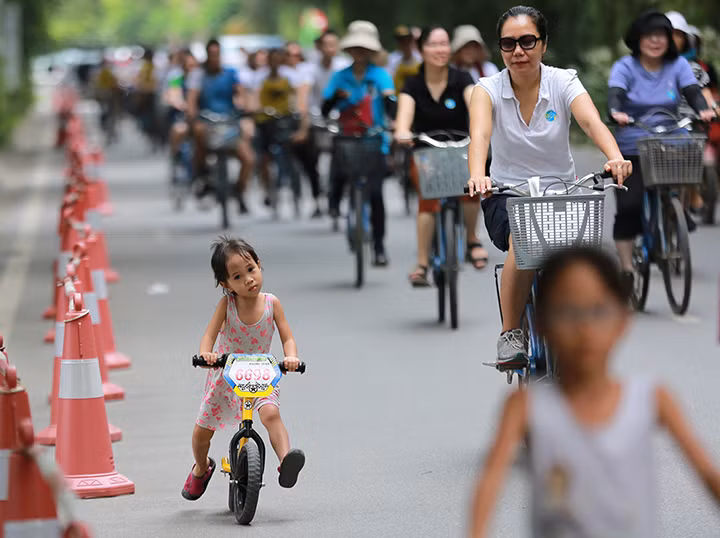 Để đạt được cuộc sống Zero Waste, con người cần từ chối tất cả những tiêu dùng không cần thiết, kết hợp với tái sử dụng và tái chế 100% tất cả các nguồn nguyên vật liệu sử dụng trong sinh hoạt và nói không với những đồ dùng một lần.