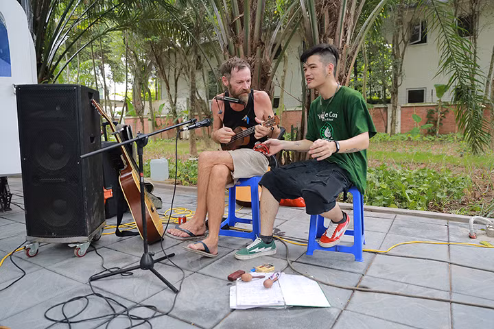 Là một chiến dịch trên toàn Thế giới, Zero Waste được nhiều cư dân là người quốc tế tham dự.