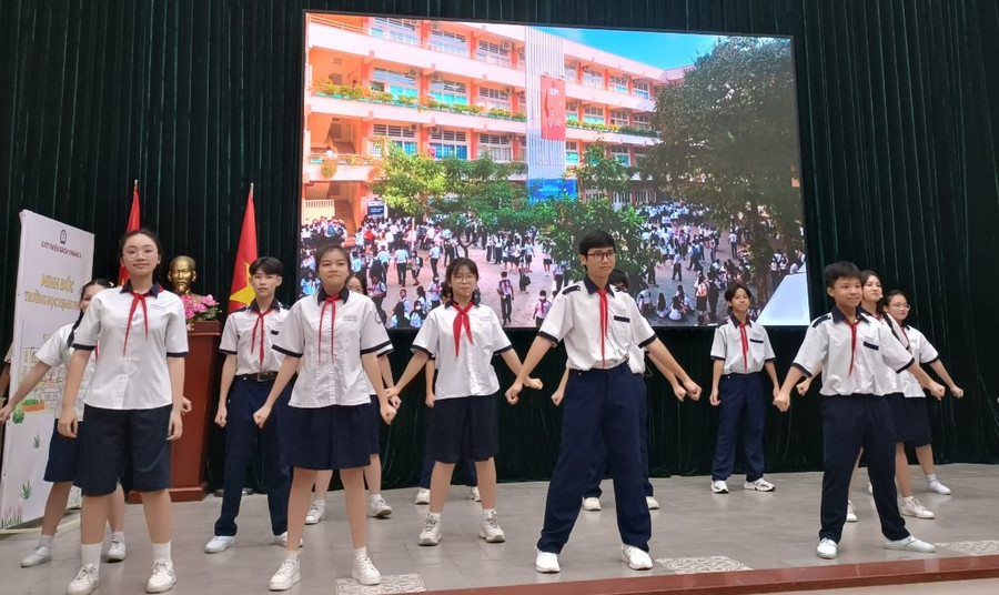 Phần dự thi của học sinh Trường THCS Minh Đức (quận 1). Phần dự thi của học sinh Trường THCS Minh Đức (quận 1).
