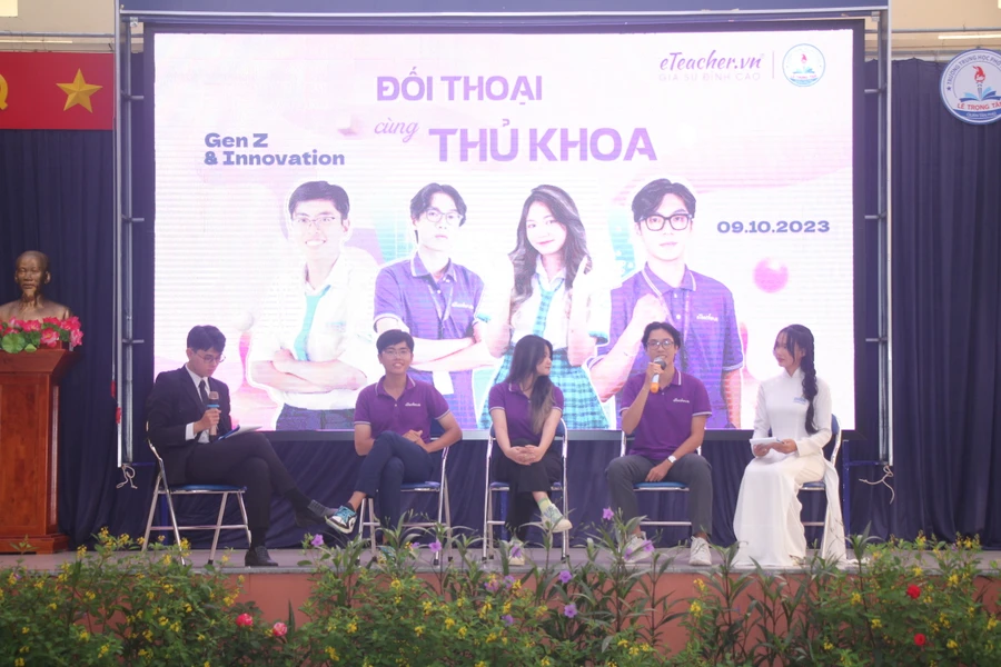 Thủ khoa các trường THPT ở TP HCM năm học 2023 tiết lộ bí quyết đạt điểm cao trong kỳ thi quan trọng.