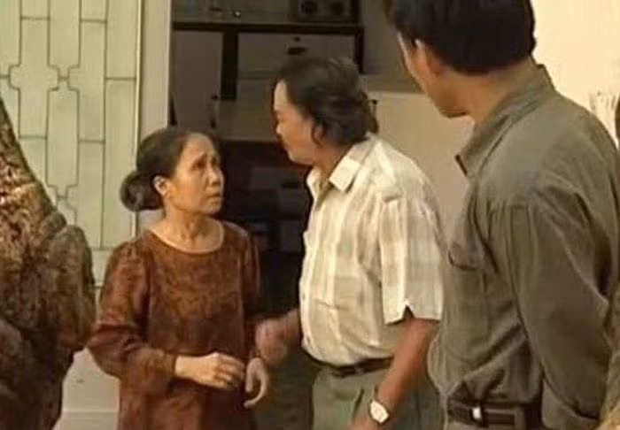 Ánh Hoa và NSND Lâm Tới trong "Đồng tiền xương máu".