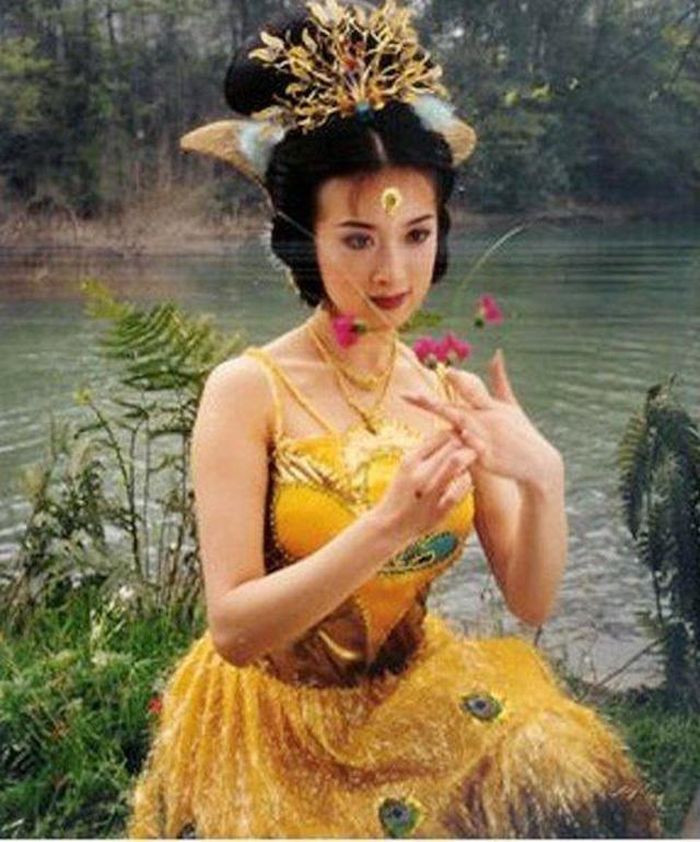 Cuộc sống giàu có, quyền lực của "công chúa đẹp nhất Tây Du Ký" ảnh 5 Cuộc sống giàu có, quyền lực của "công chúa đẹp nhất Tây Du Ký" ảnh 5