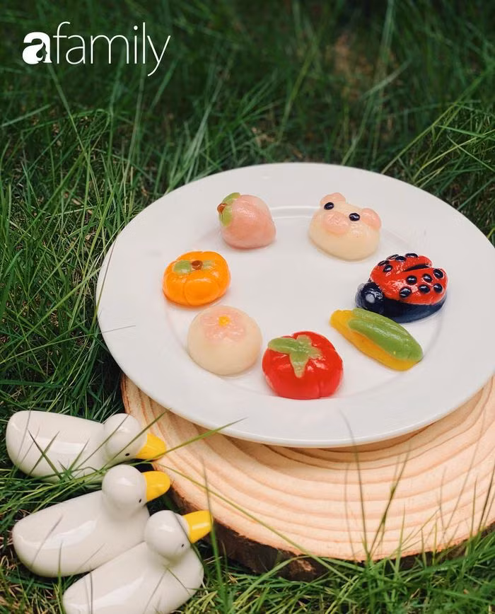 Những chiếc bánh trôi không còn đơn giản là màu trắng, hình tròn nữa mà đã được Nhím biến tấu thành hình trứng rán, sushi, lợn con, củ quả...