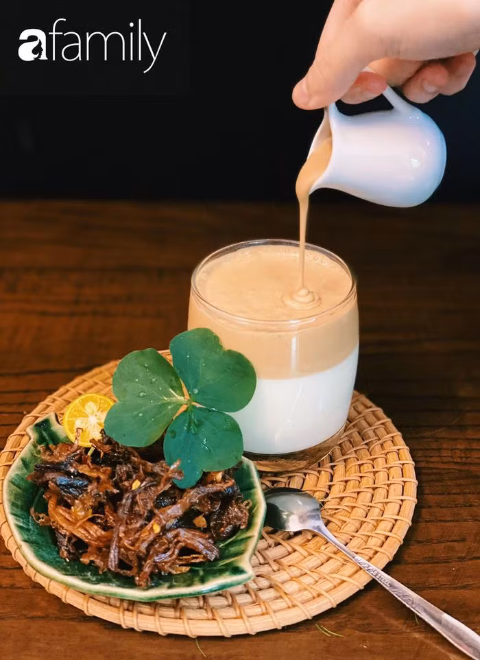 Ngoài làm bánh, cô bé còn bắt trend khá nhanh với một món đồ uống đến từ Hàn Quốc - Palgona coffee.